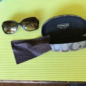 Coach sunglasses with case and cleaning cloth